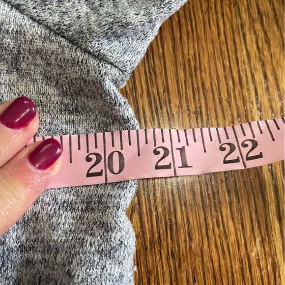 89th & Madison Gray Fold Over Neck Gray Pullover Rhinestone Size Large - Picture 7 of 9